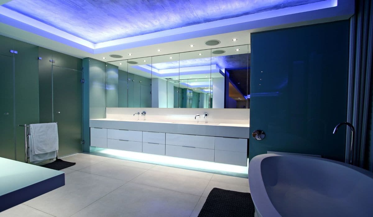 helios-ceiling-bathroom-light