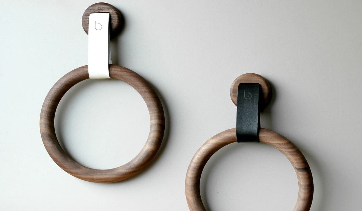 towel-ring-marbled-with-leather-strap