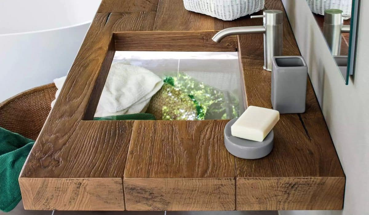 wooden-bath-caddy-interior