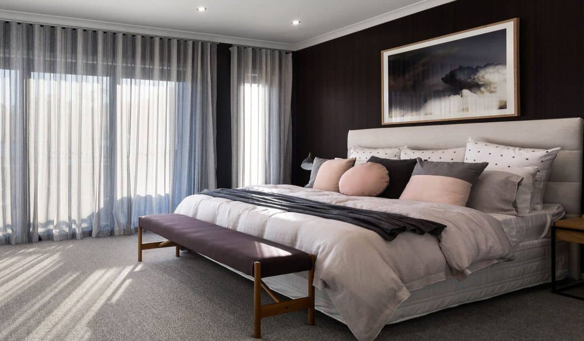 bed-dressing-with-cushions