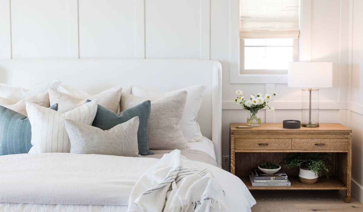 dress-a-bed-with-pillows
