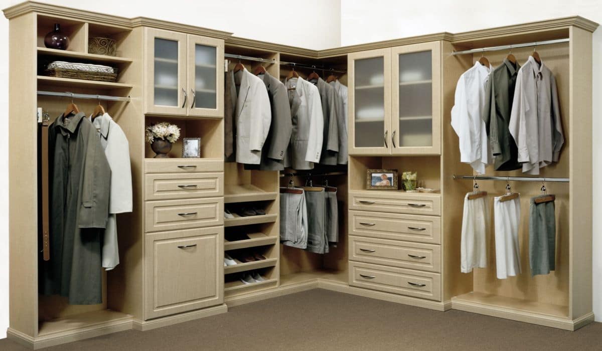 Adjustable Shelving Built-in Wardrobes