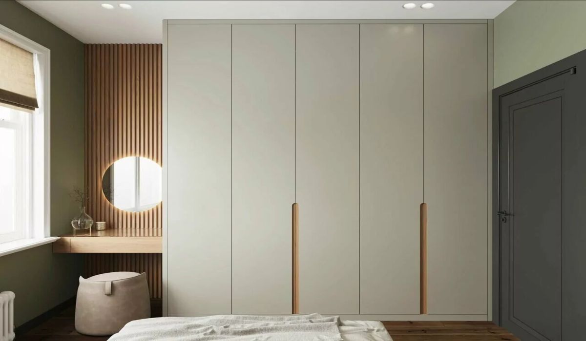 Floor-to-ceiling wardrobes