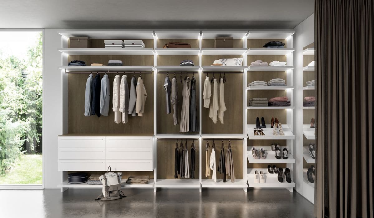 Pull-Out Shoe Racks and Hanging Rails Built-in Wardrobes