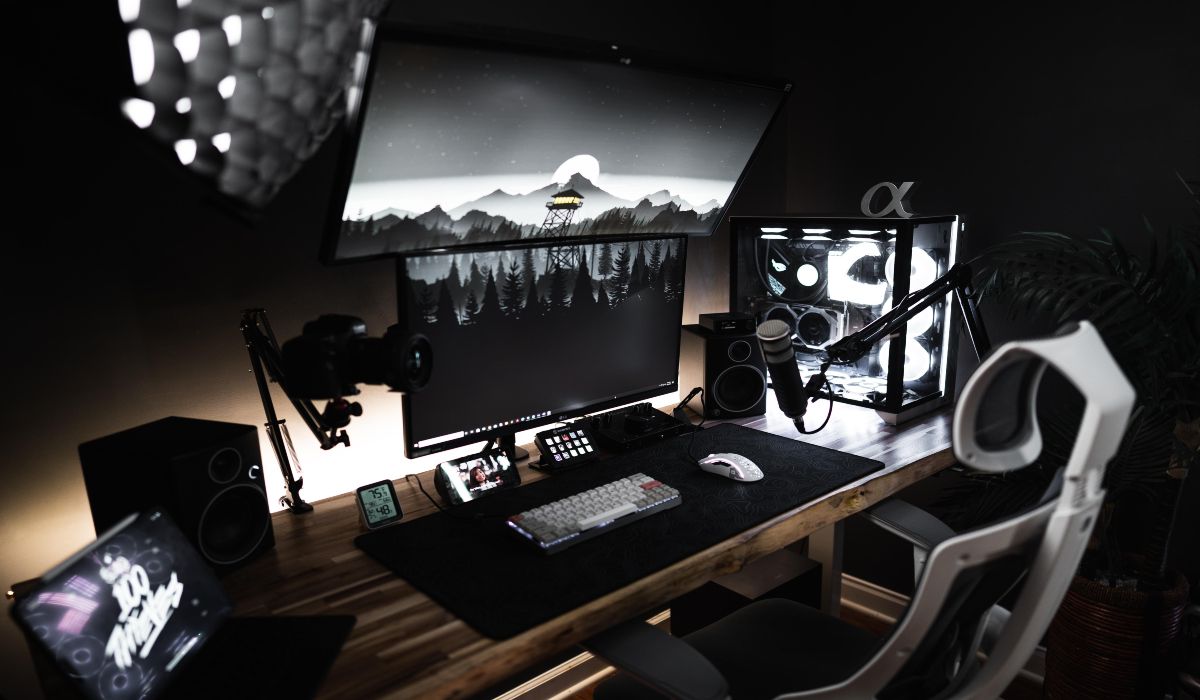 black-gaming-room
