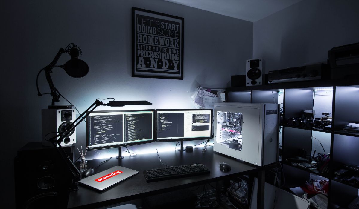 dark-grey-gaming-rooms