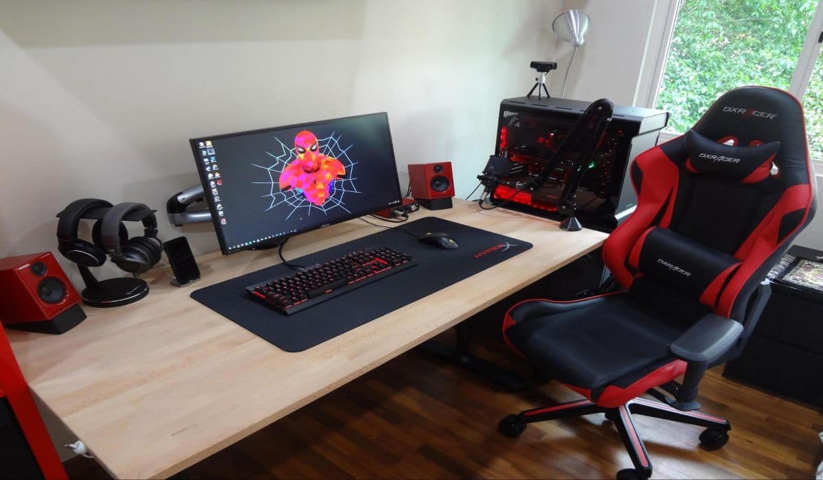 red-and-black-gaming-rooms