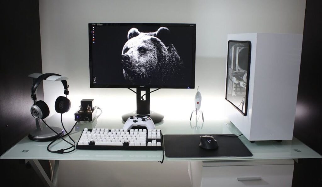 black-and-white-gaming-room-ideas