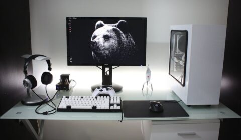 black-and-white-gaming-room-ideas