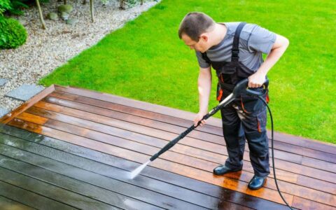 fastest-way-to-remove-algae-from-decking